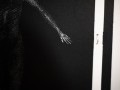 Fragment linorytu Andromeda – postać kobiety symbolizująca galaktykę, ręczne odbicie na prasie drukarskiej.